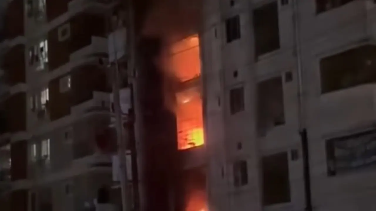 চট্টগ্রামে ট্রান্সফরমার বিস্ফোরণে বহুতল ভবনে আগুন